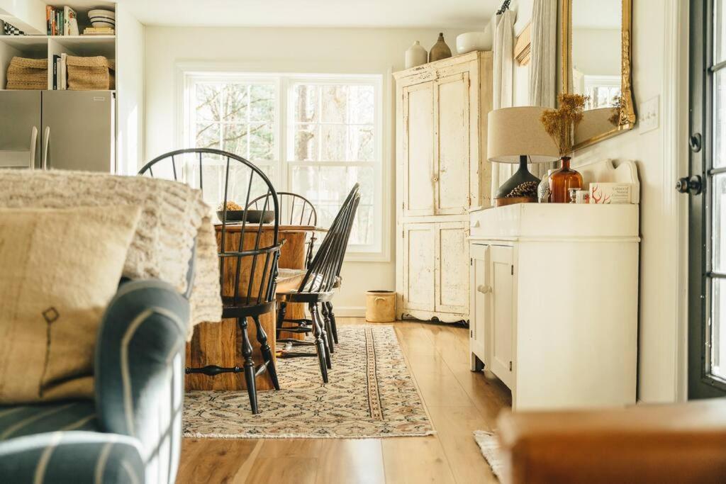 Cozy Cottage, Hot Tub, Fire Pit, 15Min To Hudson And Hiking Catskill Exterior photo