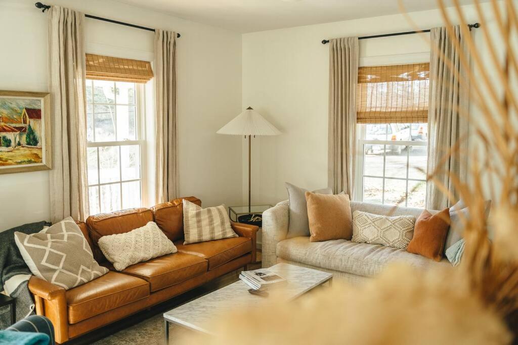 Cozy Cottage, Hot Tub, Fire Pit, 15Min To Hudson And Hiking Catskill Exterior photo