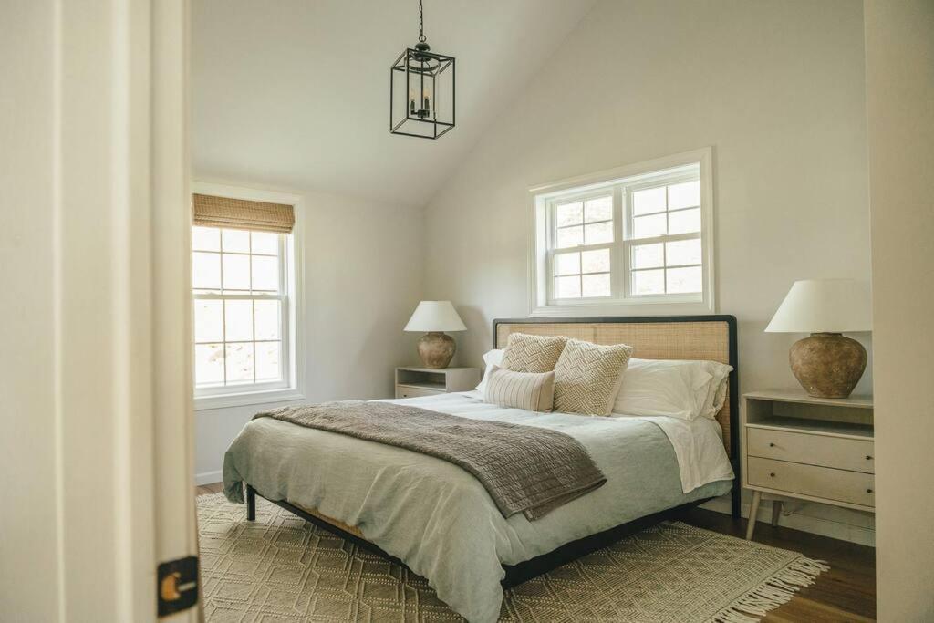 Cozy Cottage, Hot Tub, Fire Pit, 15Min To Hudson And Hiking Catskill Exterior photo