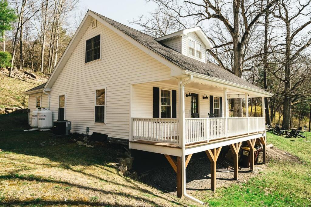 Cozy Cottage, Hot Tub, Fire Pit, 15Min To Hudson And Hiking Catskill Exterior photo