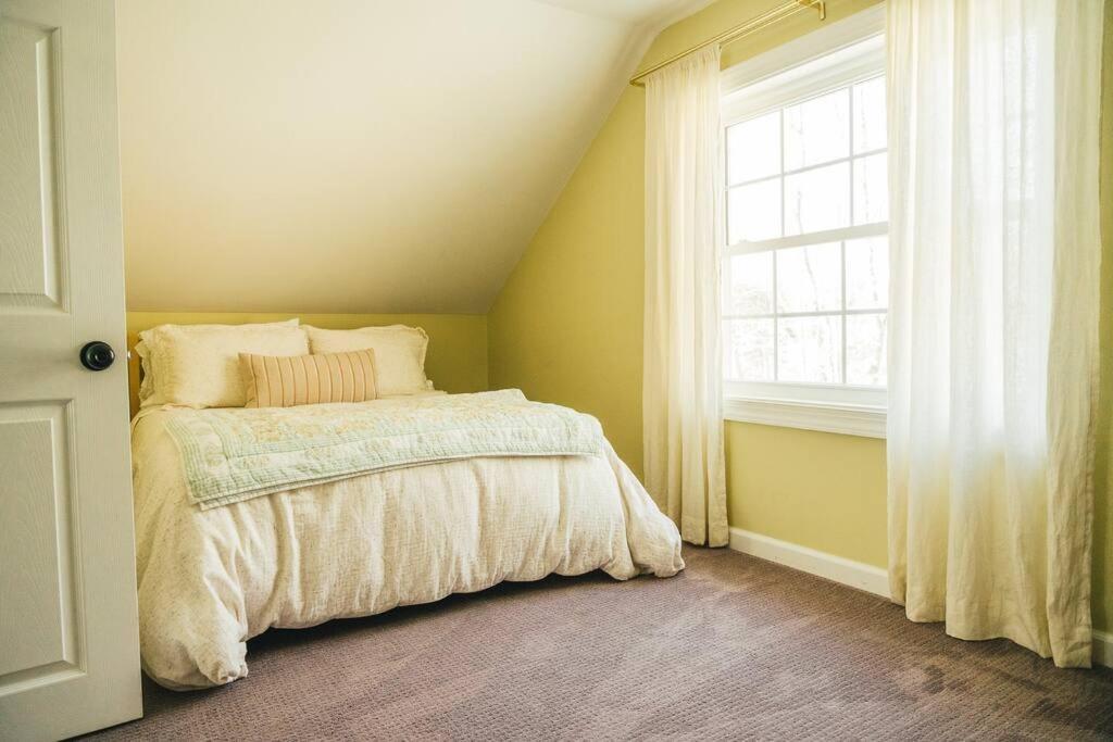 Cozy Cottage, Hot Tub, Fire Pit, 15Min To Hudson And Hiking Catskill Exterior photo
