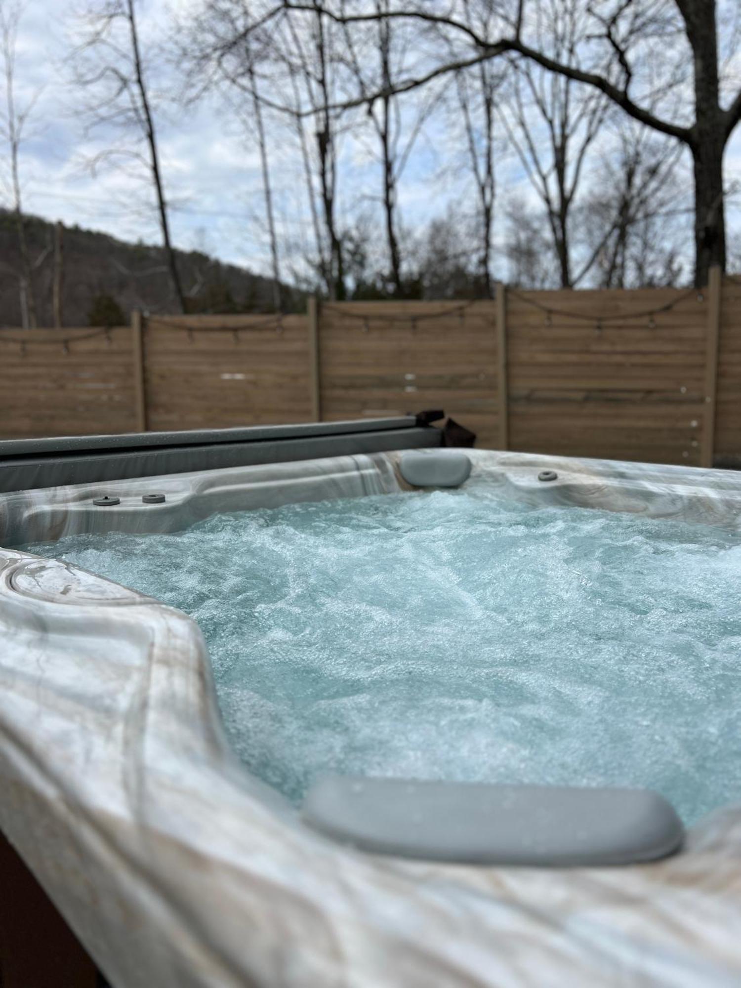 Cozy Cottage, Hot Tub, Fire Pit, 15Min To Hudson And Hiking Catskill Exterior photo